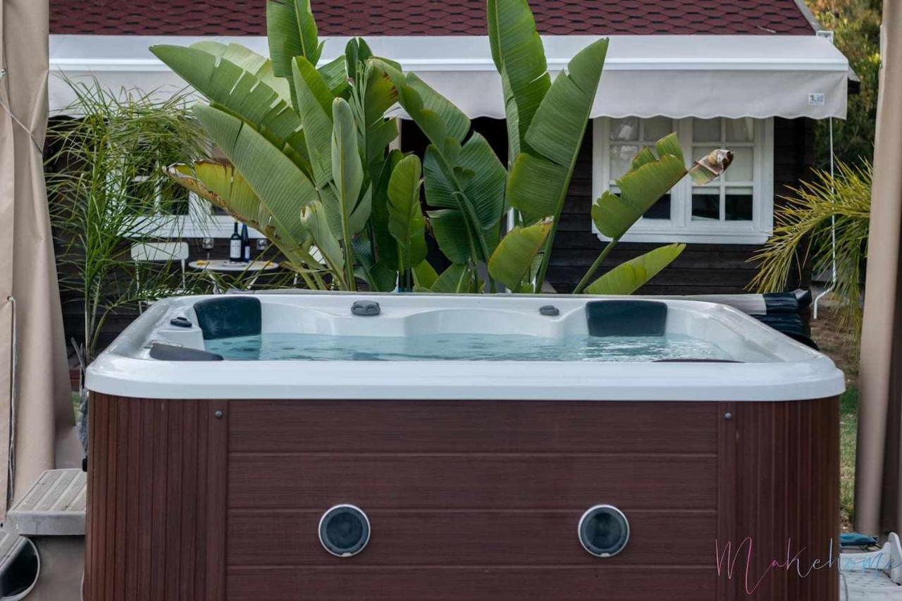 Espectacular Garaje Piscina Y Jacuzzi